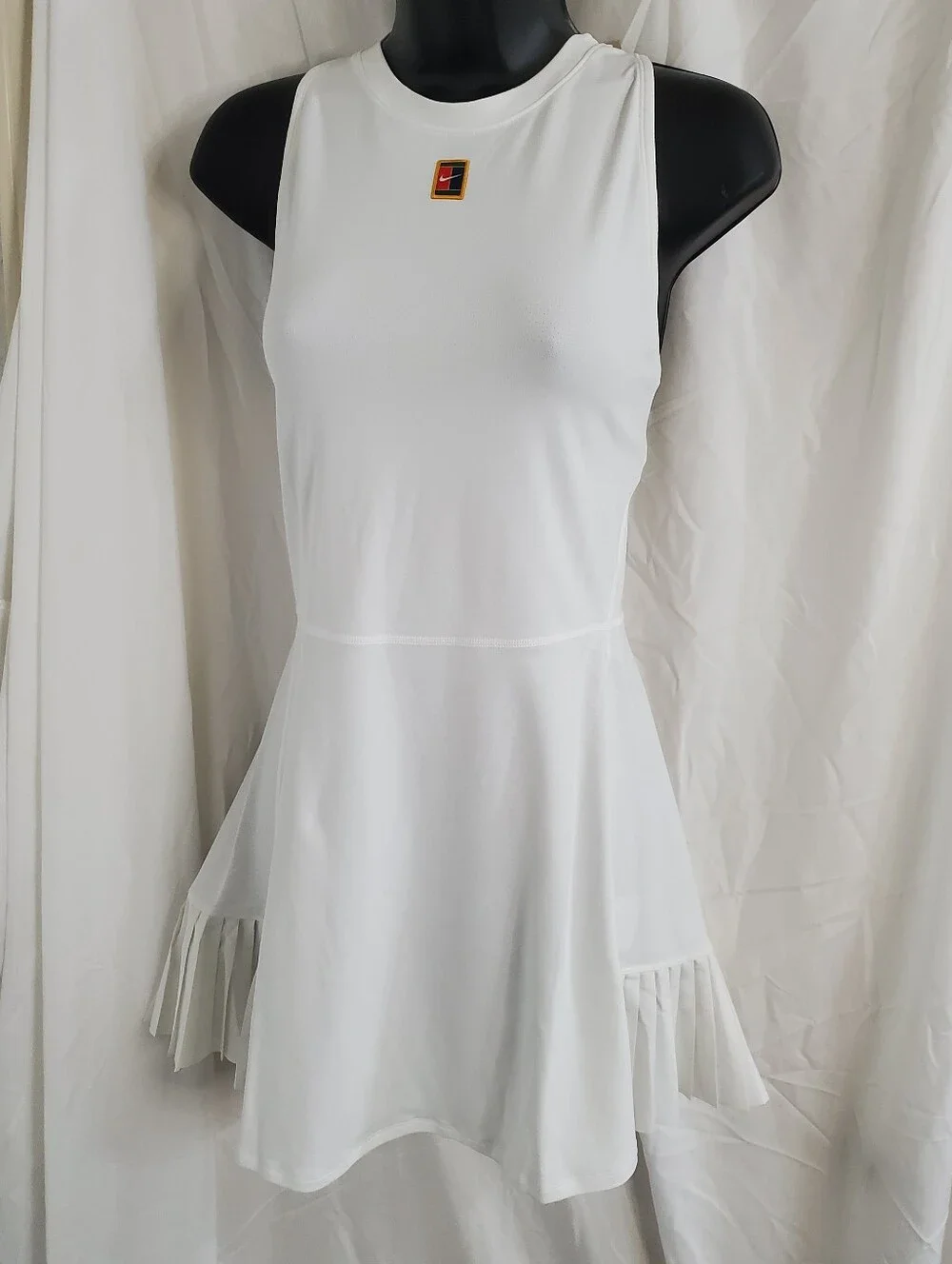 Nike Dri-FIT white back cutout back pleated tennis dress size medium new